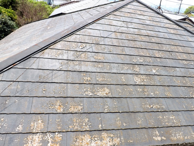 奈良の香芝の株式会社ヨネヤの外壁塗装と屋根塗装の劣化した屋根