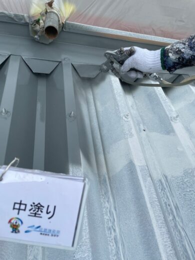 奈良天理市F株式会社様（オフィス）外壁塗装・屋根塗装工事　 屋根中塗り