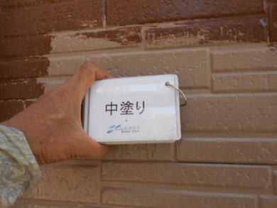 奈良大和高田市N様　外壁塗装・屋根塗装 1F外壁塗装中塗り
