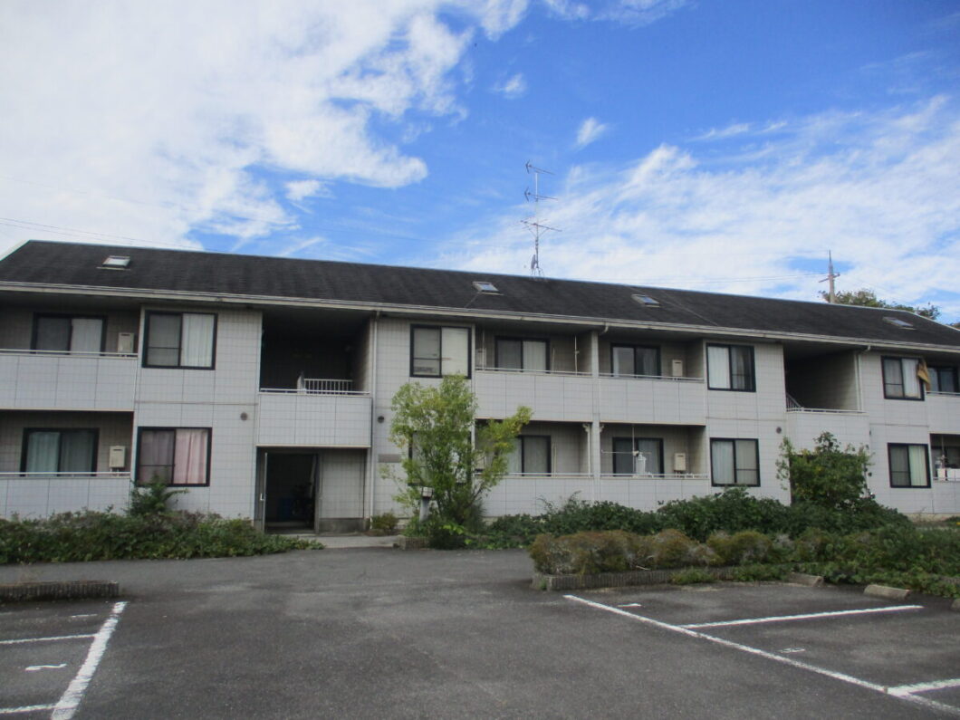 奈良県葛城市葛城ガーデンズ様（2階建てアパートメント）　外壁塗装工事 施工前の写真