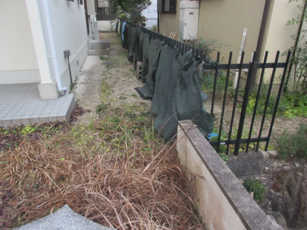 奈良県奈良市左京M様邸　境界フェンス・カーポート新設工事 施工前の写真