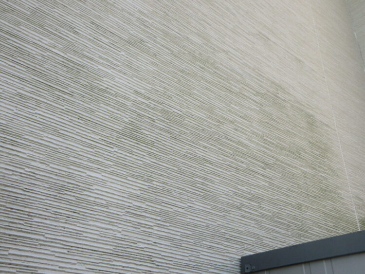 奈良の香芝の株式会社ヨネヤの外壁塗装と屋根塗装の色あせ