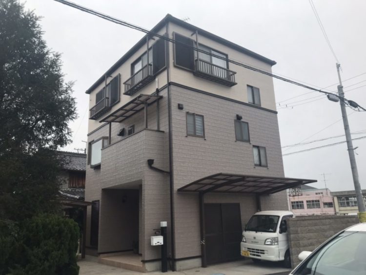 奈良の香芝市の株式会社ヨネヤの外壁塗装と屋根塗装のベージュとブラウン