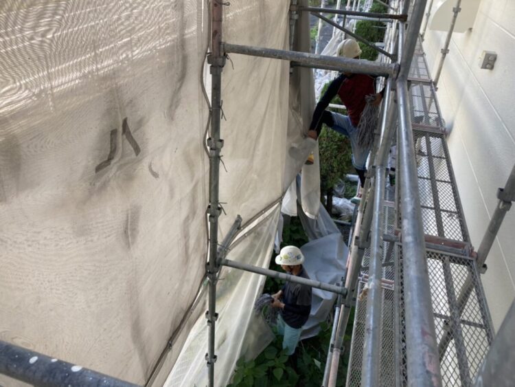奈良の香芝の株式会社ヨネヤの外壁塗装と屋根塗装の足場と業者
