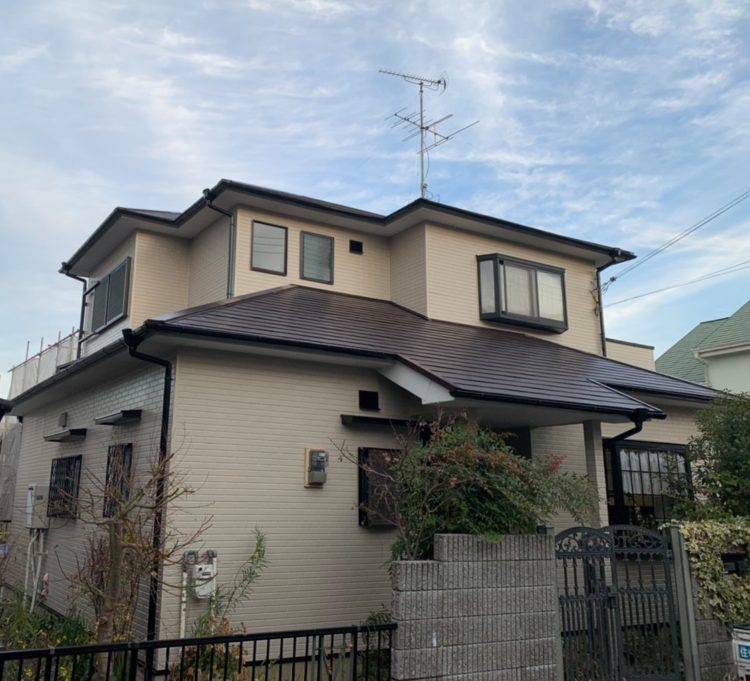 奈良の香芝市の株式会社ヨネヤの外壁塗装と屋根塗装のツートン②