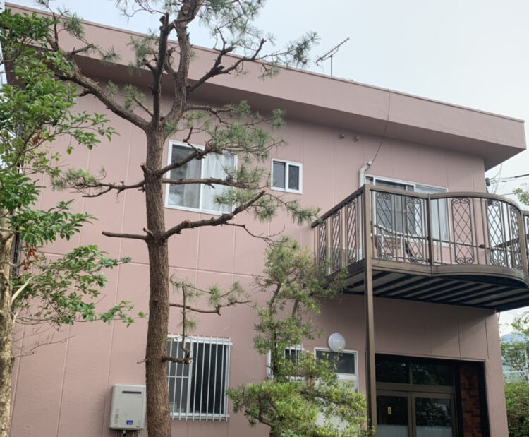 奈良の香芝市の株式会社ヨネヤの外壁塗装と屋根塗装のピンク