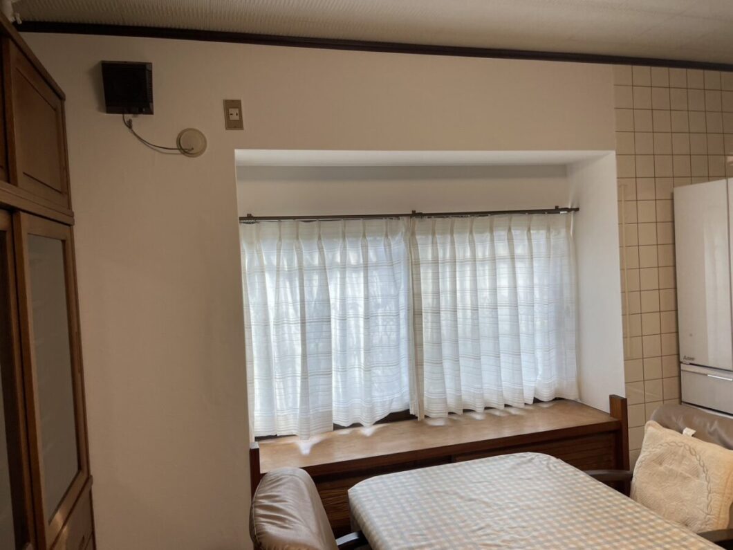 奈良県香芝市逢坂M様邸　リビングクロス張り替え工事　 施工後の写真