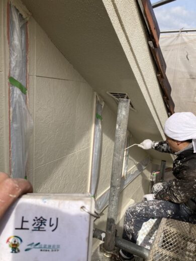 奈良生駒郡斑鳩町H様邸　外壁塗装・屋根塗装・防水工事 外壁上塗り
