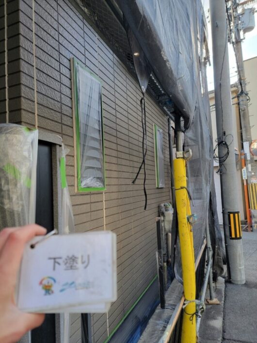 奈良県奈良市学園朝日町H様邸　外壁塗装・屋根塗装・防水工事 外壁　下塗り