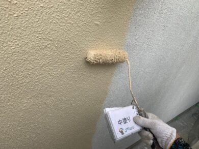 奈良香芝市Ｉ様邸　外壁塗装・屋根塗装・防水工事 外壁中塗り