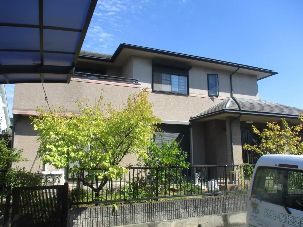 奈良県奈良市あやめ池南N様邸　外壁塗装・屋根カバー工事 施工前の写真