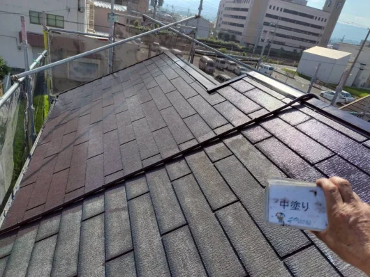 奈良県橿原市大久保町S様邸　外壁塗装・屋根塗装・防水工事 屋根　中塗り