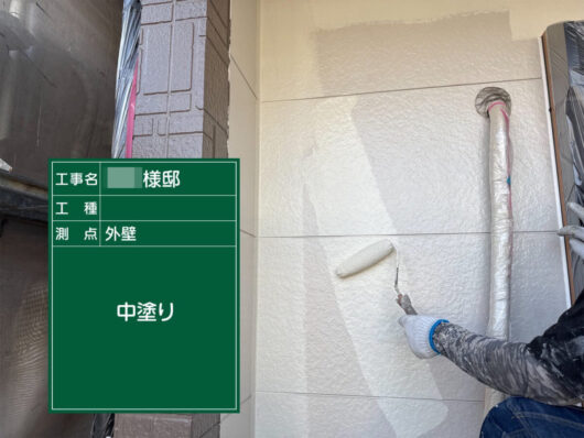 京都府木津川市山城町Ｋ様邸　外壁塗装・屋根塗装工事 [中塗り]
