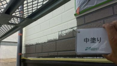 奈良香芝市K様　外壁塗装・屋根塗装・ベランダ防水工事 外壁塗装中塗り
