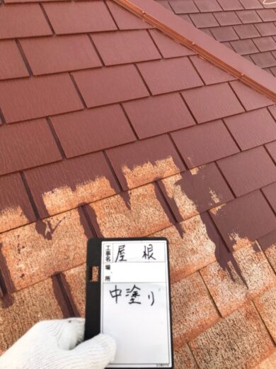 奈良葛城市K様　外壁塗装・屋根塗装工事 屋根塗装中塗り