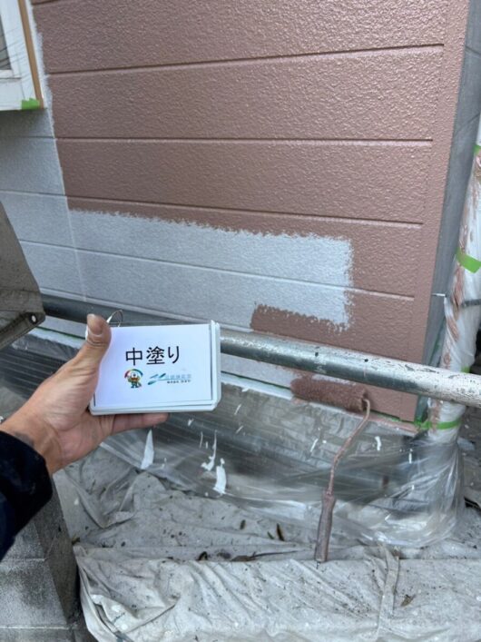 奈良県奈良市二名N様邸　外壁塗装・屋根塗装工事 外壁　中塗り