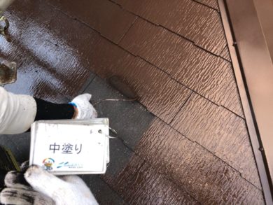 奈良香芝市N様　外壁塗装・屋根塗装・防水工事 屋根塗装中塗り