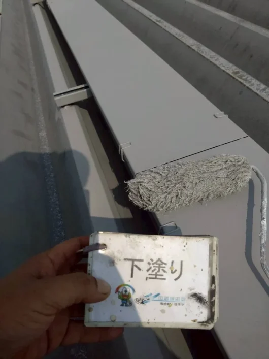 奈良県大和高田市 株式会社N様（工場）　屋根塗装工事 下塗り