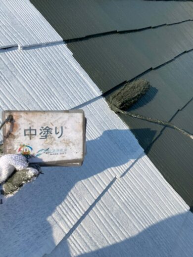 奈良香芝市S様邸　外壁塗装・屋根塗装工事 屋根中塗り