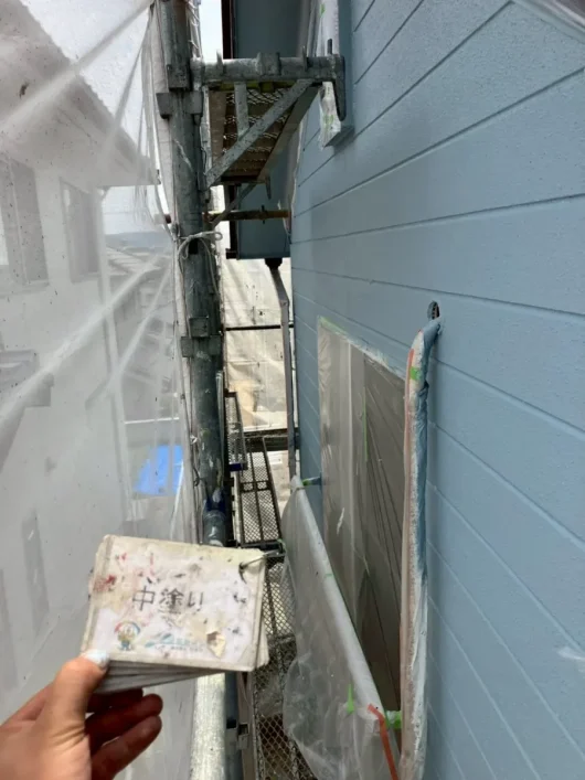 奈良県生駒市小明町S様邸　外壁塗装・屋根塗装・防水工事 外壁　中塗り