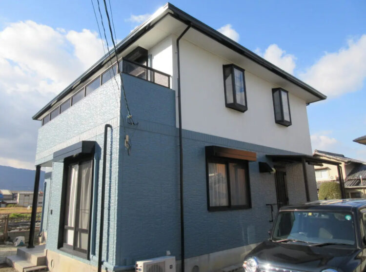 奈良の香芝の株式会社ヨネヤの外壁塗装と屋根塗装のツートンカラー施工例④