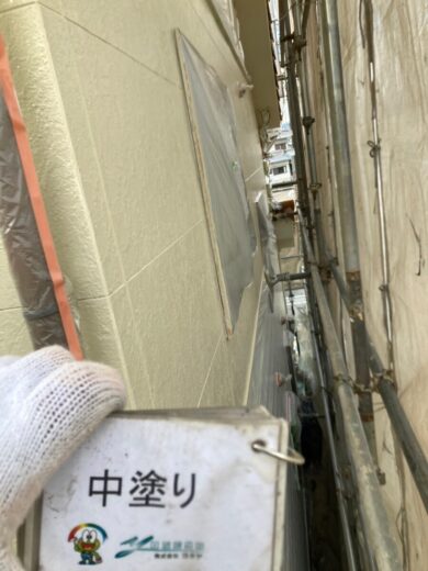 奈良生駒郡斑鳩町H様邸　外壁塗装・屋根塗装・防水工事 外壁中塗り