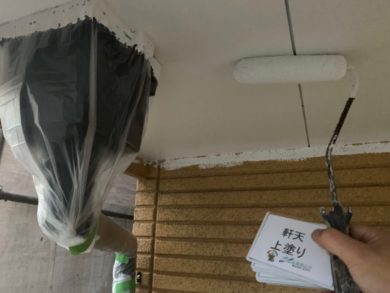 奈良香芝市O様邸　外壁塗装・屋根塗装・防水工事 軒天上塗り