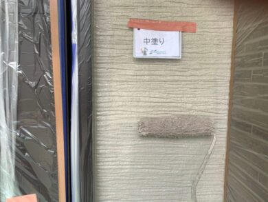 奈良大和高田市N様邸　外壁塗装・屋根塗装・防水工事 外壁中塗り