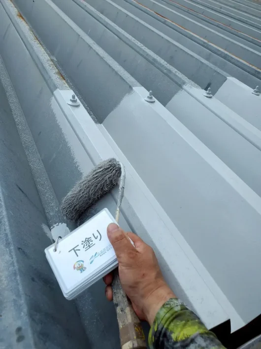 奈良県大和高田市 株式会社N様（工場）　屋根塗装工事 下塗り