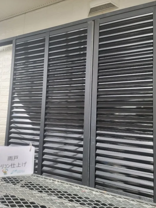 奈良県北葛城郡広陵町B様邸　外壁塗装・屋根塗装工事 雨戸　シリコン仕上げ