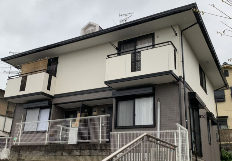 奈良の香芝市の株式会社ヨネヤの外壁塗装と屋根塗装のアイボリー系×ブラウン系
