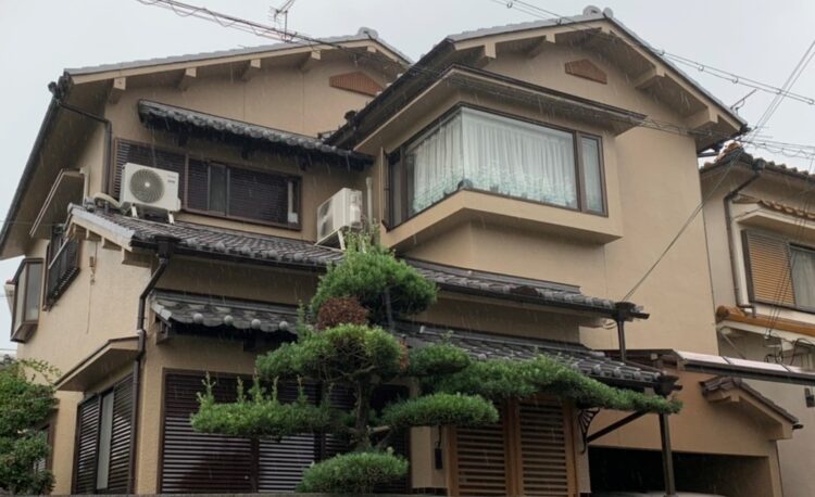 奈良の香芝市の株式会社ヨネヤの外壁塗装と屋根塗装のブラウン