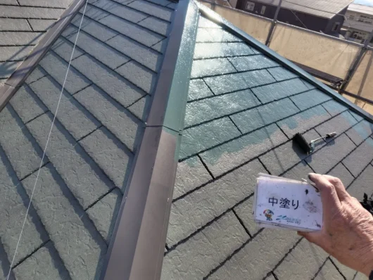 奈良県葛城市八川S様邸　屋根塗装・外壁塗装・防水工事 屋根　中塗り