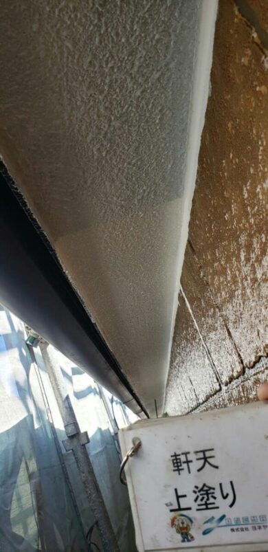 奈良香芝市S様邸　外壁塗装・屋根塗装・防水工事 軒天上塗り