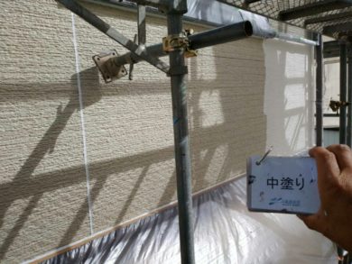 奈良・大和高田市Ｉ様邸 外壁・屋根塗装工事 外壁の中塗り