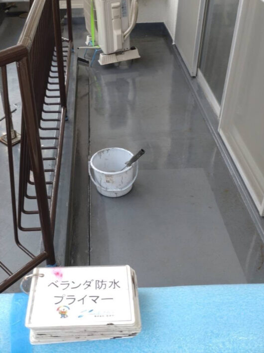 奈良県天理市川原城町辻村ビル様　外壁塗装・防水工事 ベランダ防水　プライマー