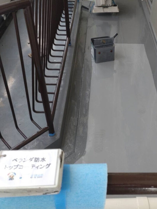 奈良県天理市川原城町辻村ビル様　外壁塗装・防水工事 ベランダ防水　トップコーティング