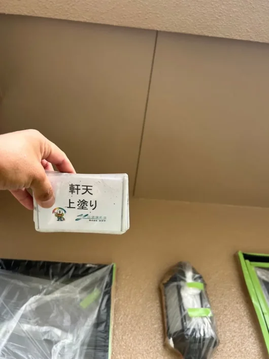 京都府相楽郡精華町H様邸　外壁塗装・屋根塗装・防水工事 軒天　上塗り