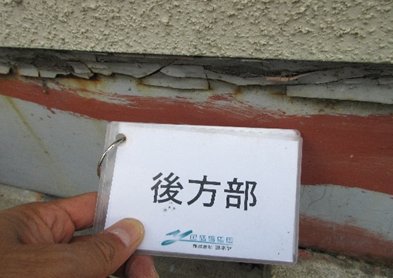奈良の香芝市の株式会社ヨネヤの外壁塗装と屋根塗装の塗膜のひび割れ